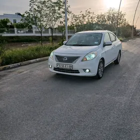Nissan Versa 2012