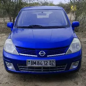 Nissan Versa 2011