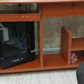 компьютерный столик в хорошем