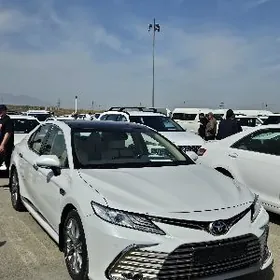 Toyota Camry 2021