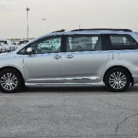 Toyota Sienna 2019