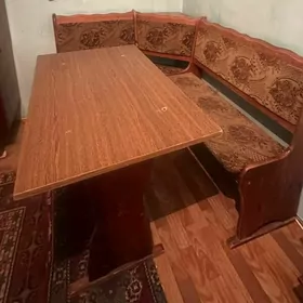 уголок и стол