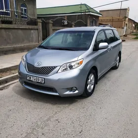 Toyota Sienna 2012