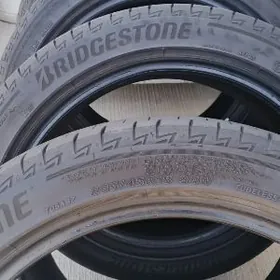 Bridgestone 235/45/18
