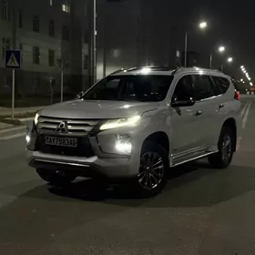 Mitsubishi Pajero 2020