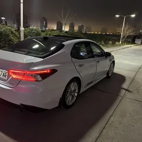 Toyota Camry 2018