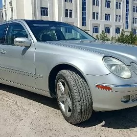 Mercedes-Benz E320 2004