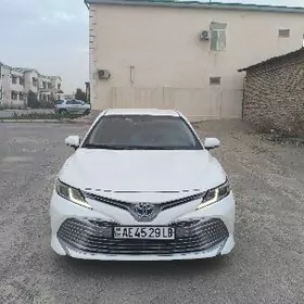 Toyota Camry Hybrid 2020