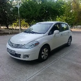 Nissan Versa 2012