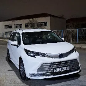 Toyota Sienna 2021