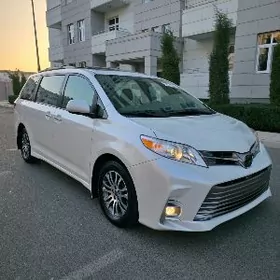 Toyota Sienna 2020