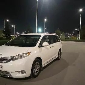 Toyota Sienna 2013