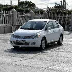 Nissan Versa 2011