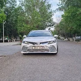 Toyota Camry Hybrid 2021