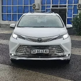 Toyota Sienna 2021