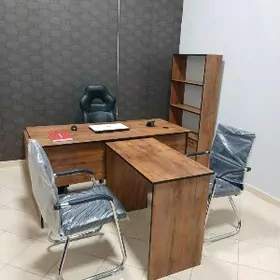 ofis stol direktorskiý