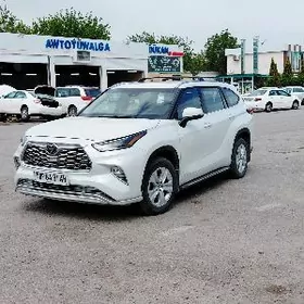 Toyota Highlander 2021