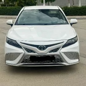 Toyota Camry 2021