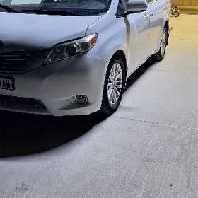 Toyota Sienna 2010