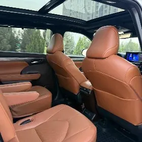 Toyota Highlander 2021