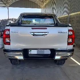 Toyota Hilux 2024