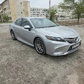 Toyota Camry 2021