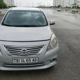 Nissan Versa 2012