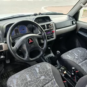 Mitsubishi Pajero 1999