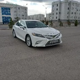 Toyota Camry 2019