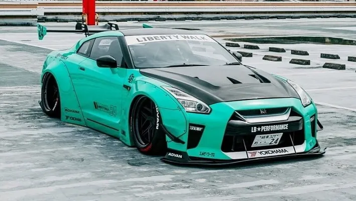 Тюнеры из Liberty Walk превратили Nissan GT-R R35 в дорожного монстра