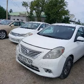 Nissan Versa 2012