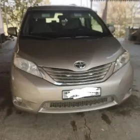 Toyota Sienna 2016