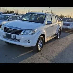 Toyota Hilux 2015