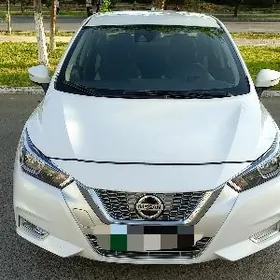 Nissan Versa 2021