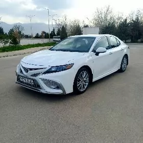 Toyota Camry 2021