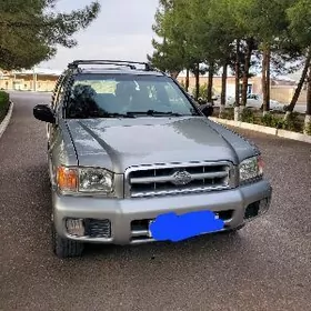 Nissan Pathfinder 2000