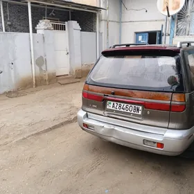 Mitsubishi Chariot 1993