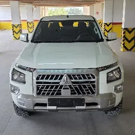 Mitsubishi L200 2025