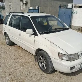 Mitsubishi Chariot 1995