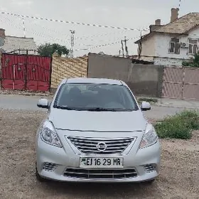 Nissan Versa 2012
