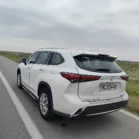 Toyota Highlander 2021
