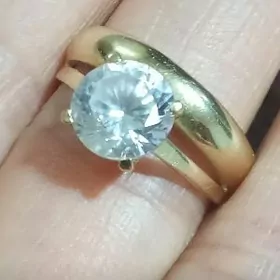 gyzyl tekdaṣ̌ ýerewan ýůzůk