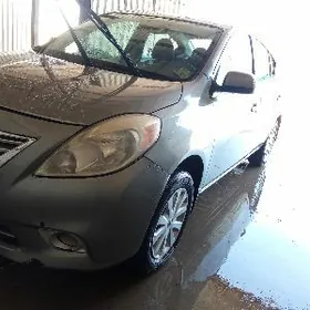 Nissan Versa 2012