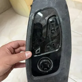 Genesis G90 sidenya knopka