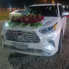 Toyota Highlander 2021