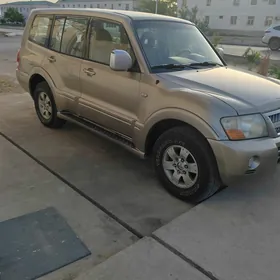 Mitsubishi Pajero 2003