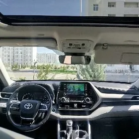 Toyota Highlander 2021