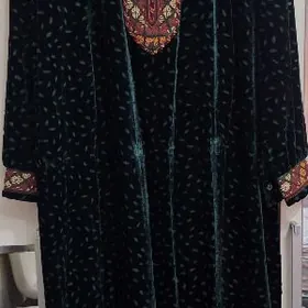 Ýaşyl göni ýakaly köýnek