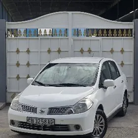 Nissan Tiida 2010