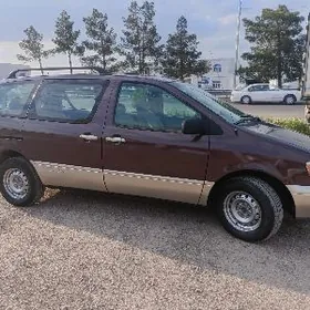 Toyota Sienna 1999